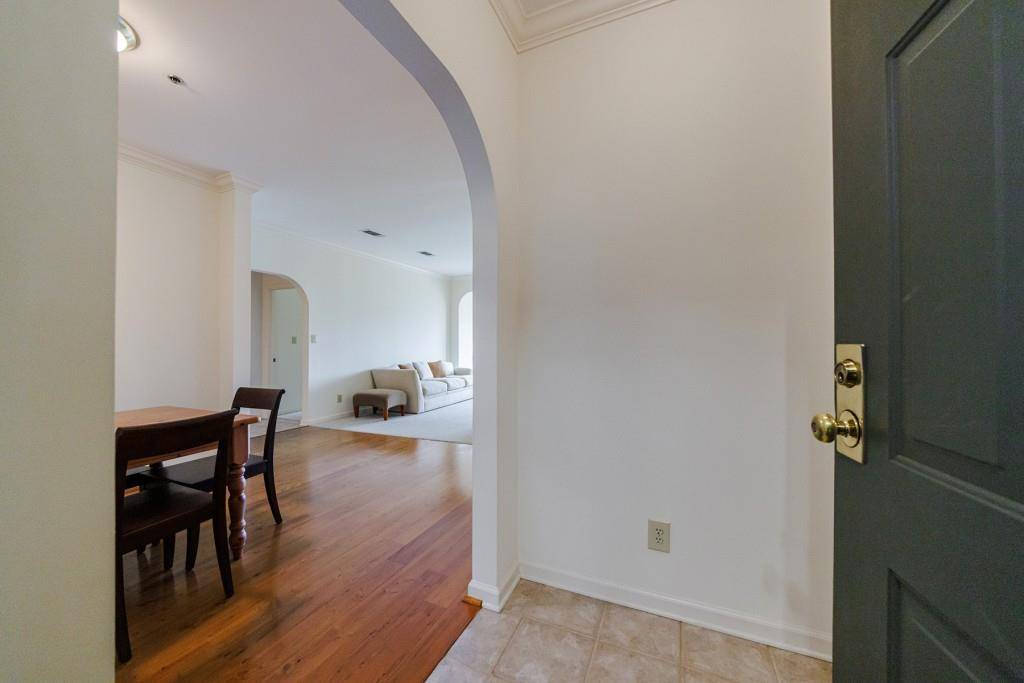 Atlanta, GA 30305,2499 Peachtree RD NE #702