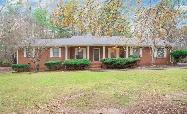 130 Magmar LN, Fayetteville, GA 30214