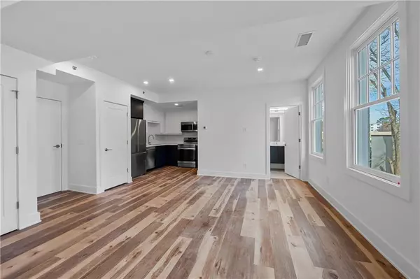 Atlanta, GA 30305,2909 Peachtree RD NE #206