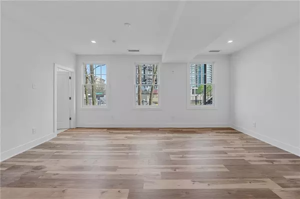 Atlanta, GA 30305,2909 Peachtree RD NE #206