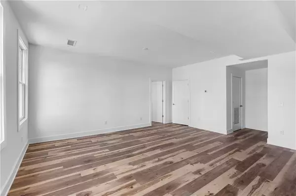 Atlanta, GA 30305,2909 Peachtree RD NE #307