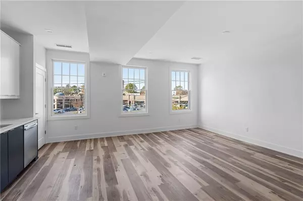 Atlanta, GA 30305,2909 Peachtree RD NE #307