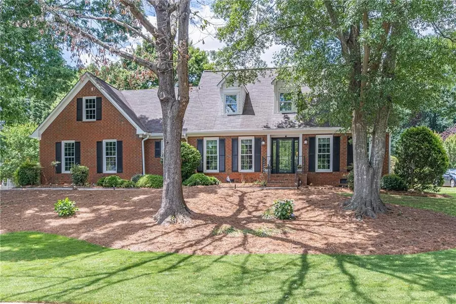 2541 Meadowglen TRL, Snellville, GA 30078