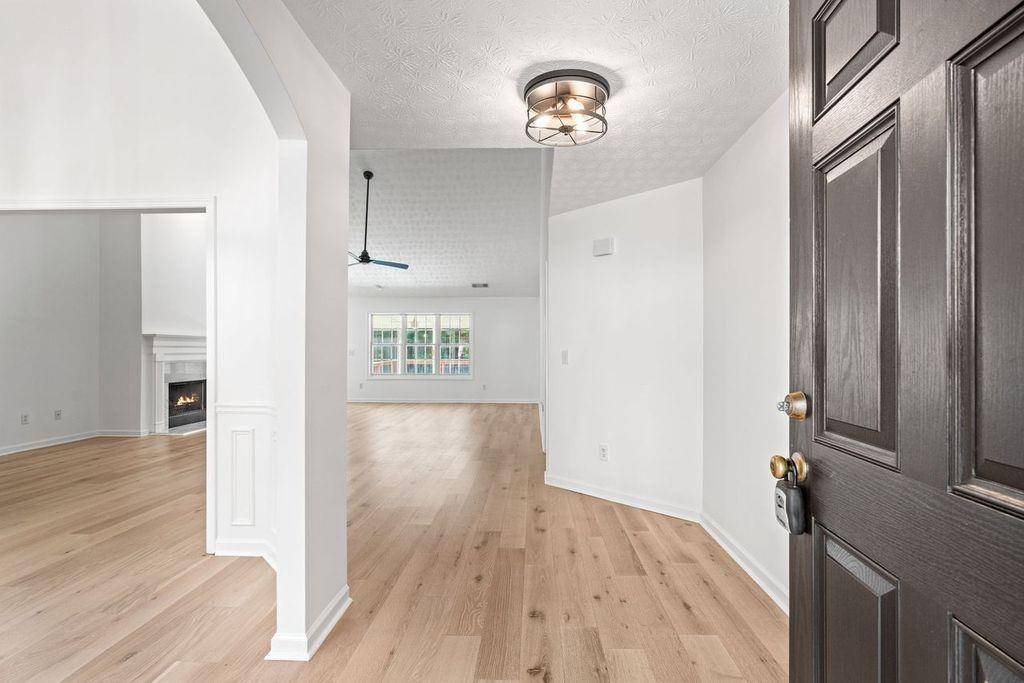 Flowery Branch, GA 30542,6127 SADDLEHORSE DR