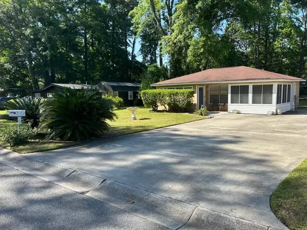 30 Gerald DR, Savannah, GA 31406