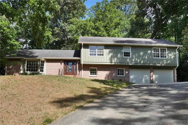 135 Ridge Point Close, Roswell, GA 30076