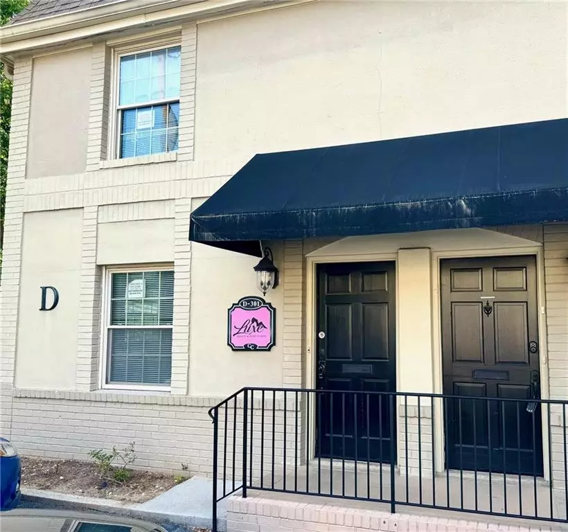 Atlanta, GA 30342,4651 Roswell RD NE #301