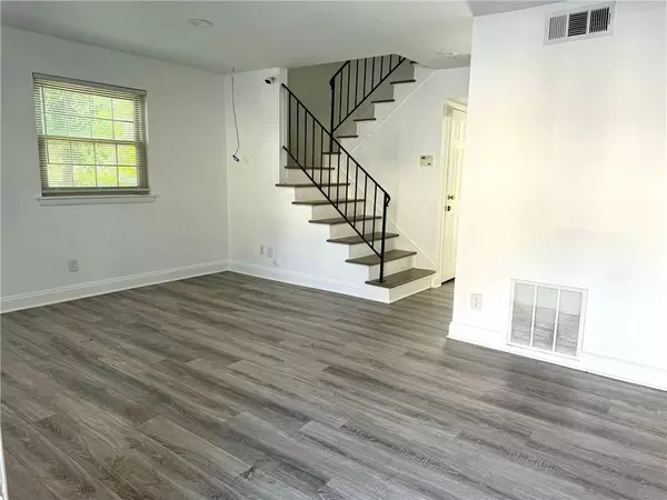 Atlanta, GA 30342,4651 Roswell RD NE #301