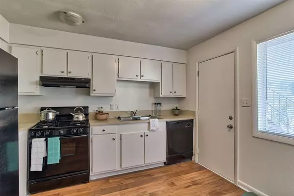 300 Hurt RD #1606, Smyrna, GA 30082