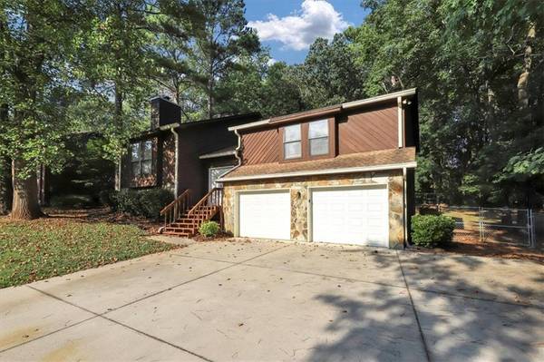 8992 WESTERN PINES DR, Douglasville, GA 30134