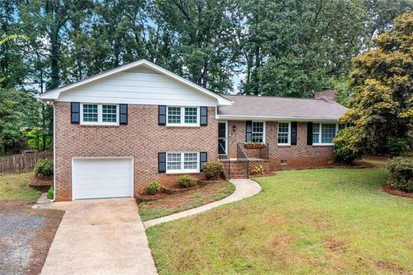 1394 Oakmont DR, Acworth, GA 30102