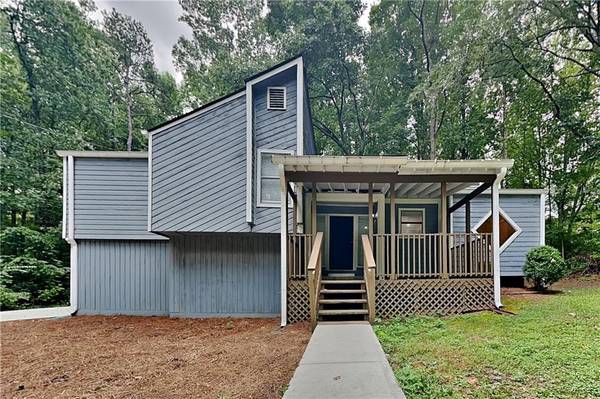 409 Creekside LN, Woodstock, GA 30188