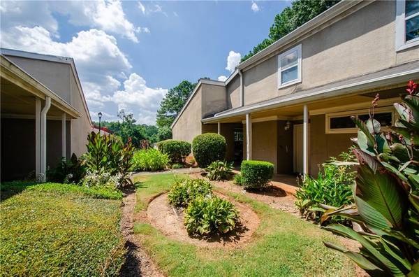 2062 Oak Park LN, Decatur, GA 30032