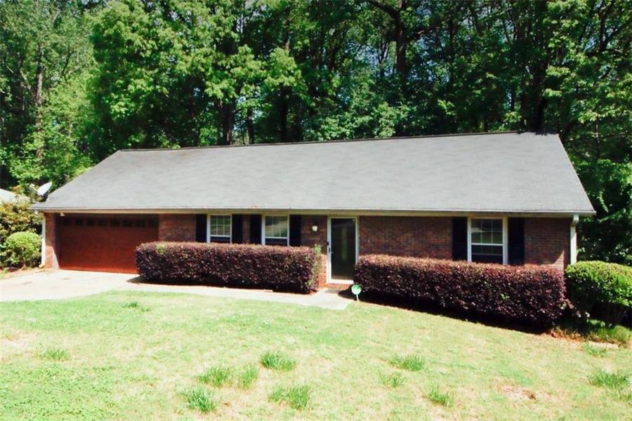 300 Victoria DR, Ellenwood, GA 30294