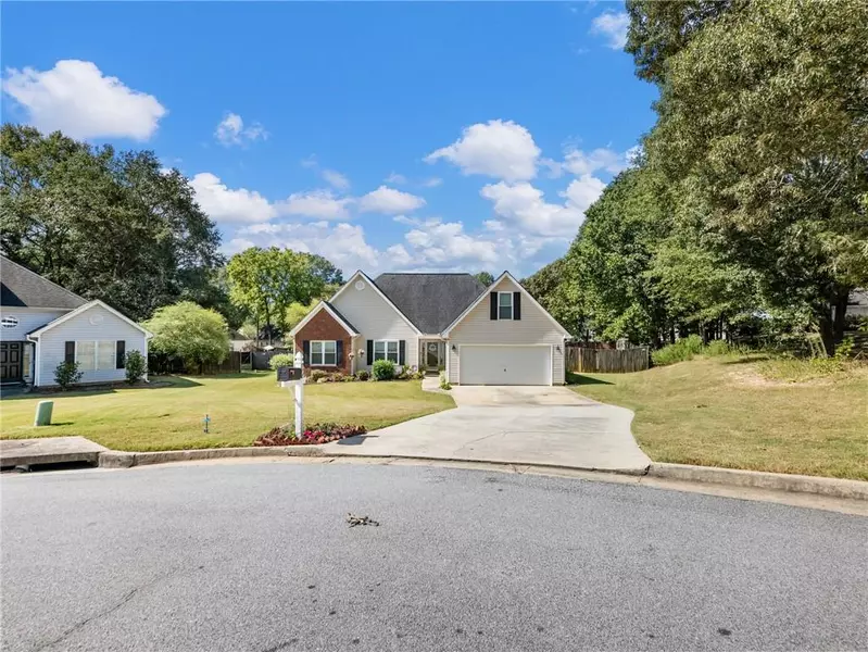 522 Red Tip LN, Loganville, GA 30052