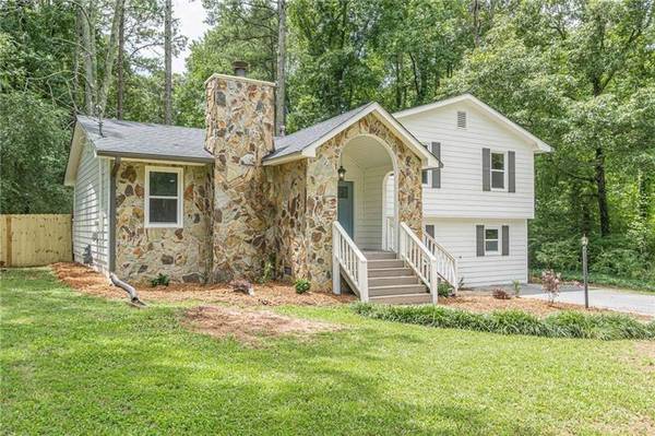 40 Hearthstone DR N, Newnan, GA 30263