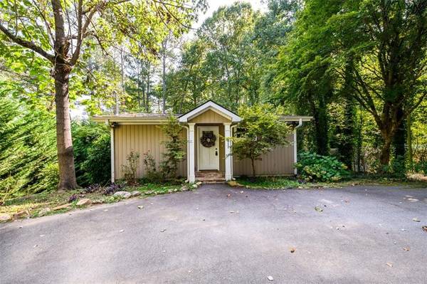 5137 Smith LN, Gainesville, GA 30506