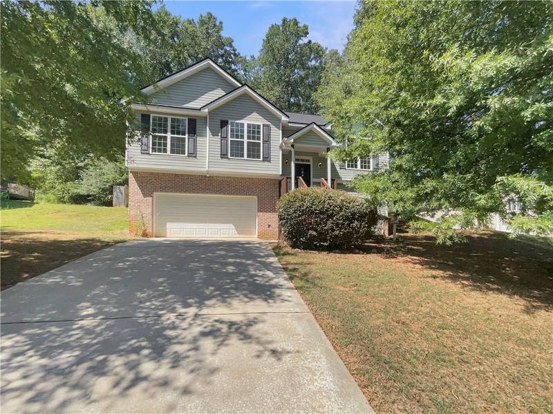 18 Forest LN, Newnan, GA 30263