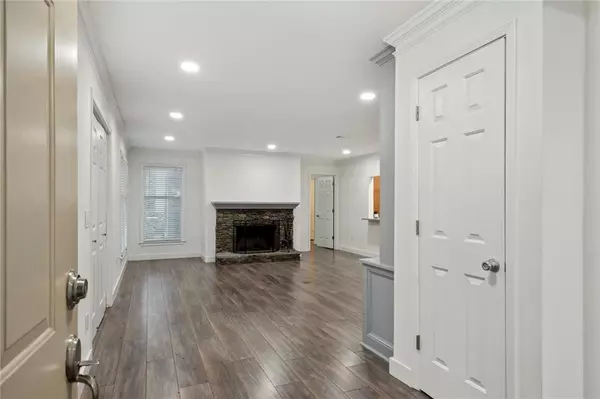 Atlanta, GA 30328,608 Abingdon WAY