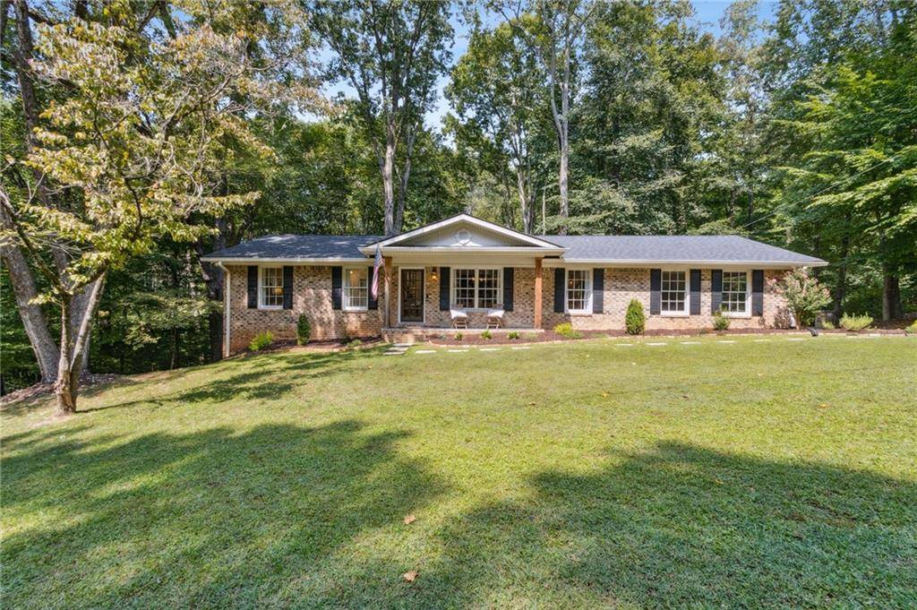 4174 Walnut CIR, Flowery Branch, GA 30542