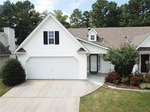 75 Courtyard LN, Newnan, GA 30265