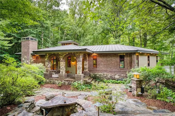 896 Birch River DR, Dahlonega, GA 30533