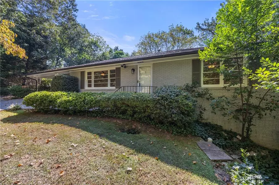 535 Valley LN, Atlanta, GA 30328