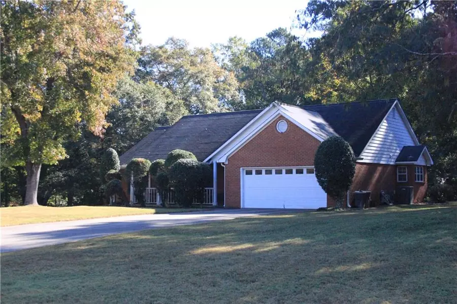 314 Pinestream CIR, Mcdonough, GA 30253