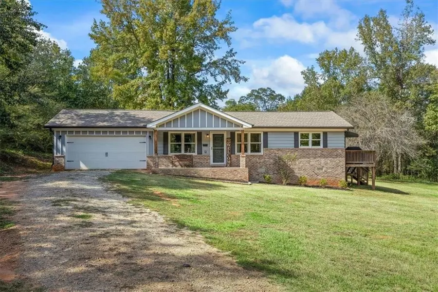 2389 Pond LN, Social Circle, GA 30025