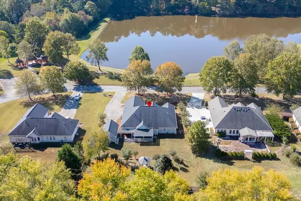 Hoschton, GA 30548,905 Cruce Lake DR