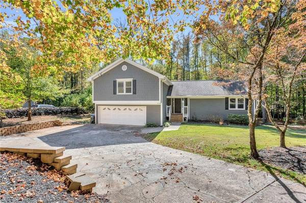 225 Hollyberry DR, Roswell, GA 30076