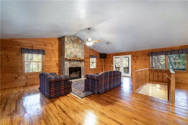 Rabun Gap, GA 30568,32 Walton LN