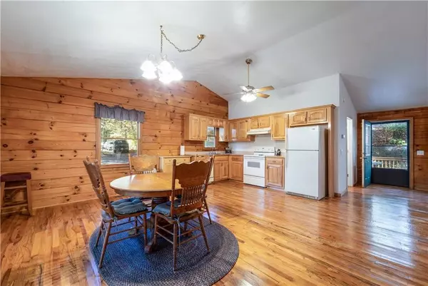 Rabun Gap, GA 30568,32 Walton LN