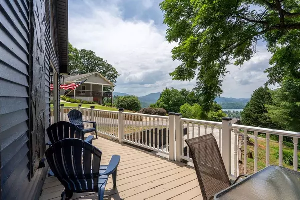 427 Mountain DR N, Hiawassee, GA 30546