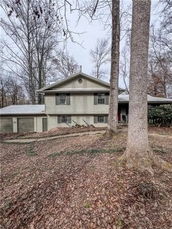 690 Shadow Leaf LN, Tunnel Hill, GA 30755