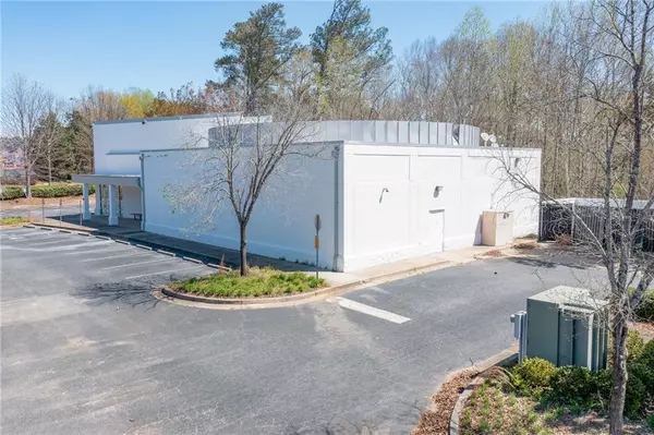 Alpharetta, GA 30022,2375 Mansell RD