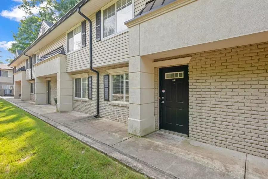 6940 Roswell RD #24E, Sandy Springs, GA 30328