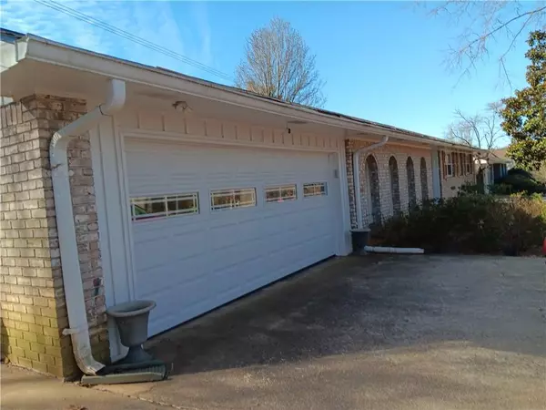 2479 Kingsland DR, Dunwoody, GA 30360