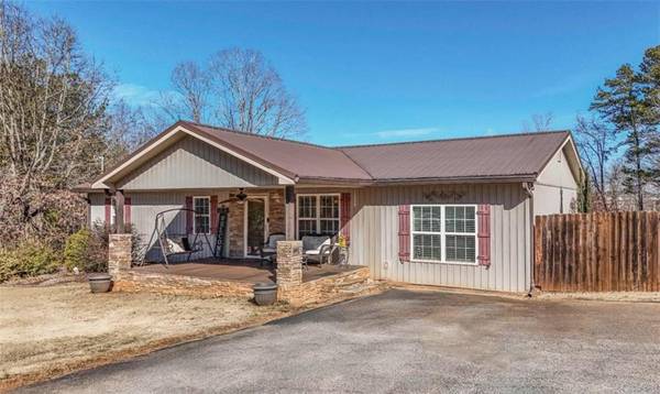 47 Perry LN, Buchanan, GA 30113