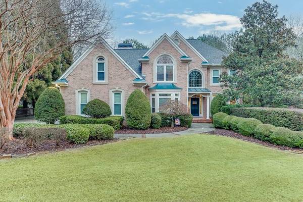 3323 Glen Devon LN, Berkeley Lake, GA 30096