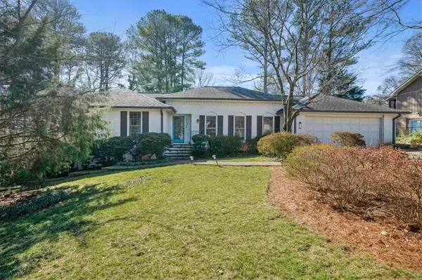 450 KNOLL WOODS DR, Roswell, GA 30075