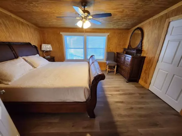 Hiawassee, GA 30546,325 Scataway RD