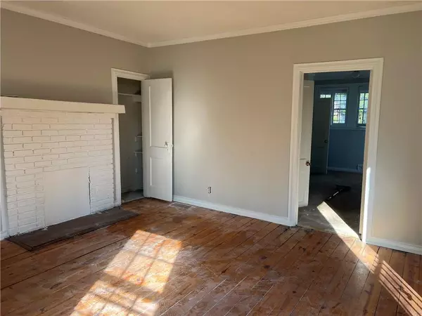 986 Sloan CIR SE Atlanta, GA 30316