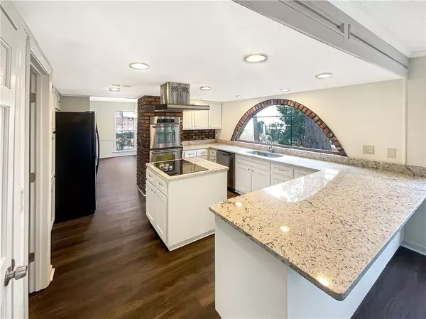 Atlanta, GA 30328,7040 Northgreen DR