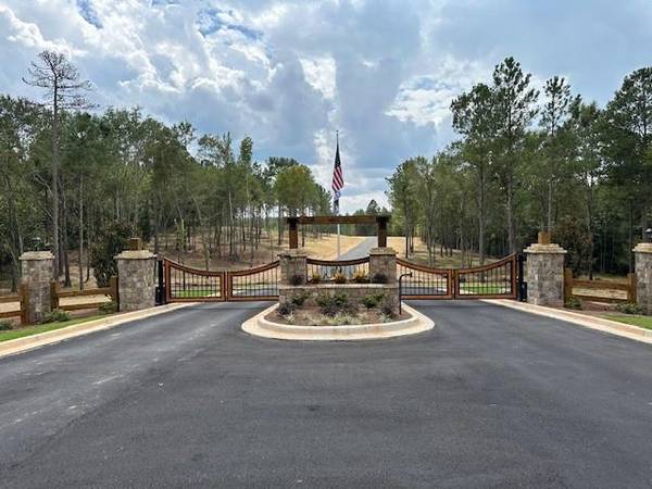 Milledgeville, GA 31060,210 Whispering RDG