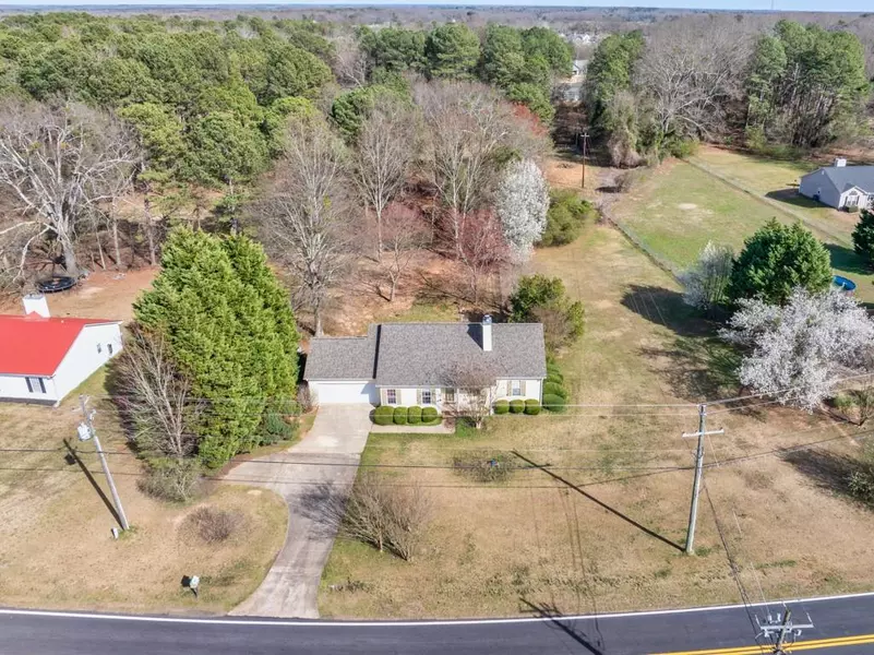 464 Hammond RD, Statham, GA 30666