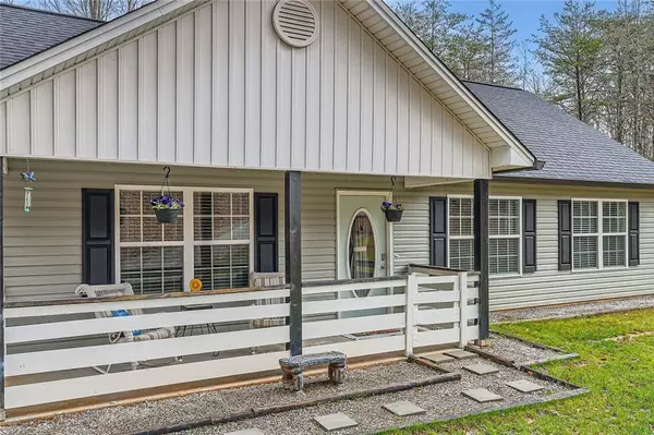 Dahlonega, GA 30533,20 Silver Fox CT