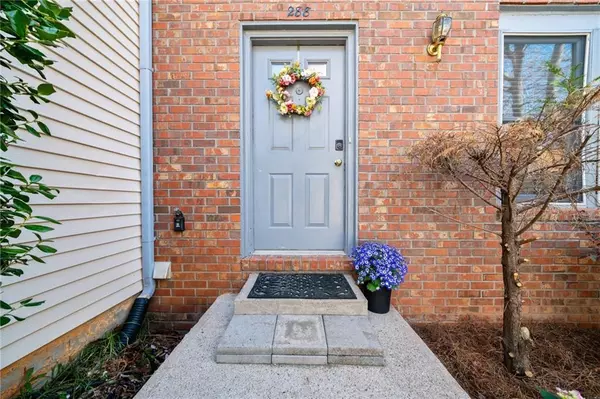 Roswell, GA 30076,288 ROSWELL COMMONS CIR