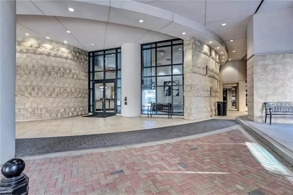 Atlanta, GA 30305,3040 Peachtree RD NW