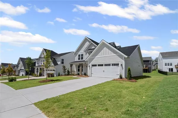Hoschton, GA 30548,670 Crystal Lake Pkwy